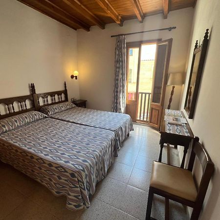 Hostal Restaurante Playa Colonia de Sant Jordi Buitenkant foto