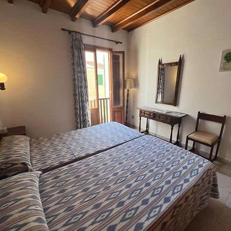 Hostal Restaurante Playa Colonia de Sant Jordi Buitenkant foto