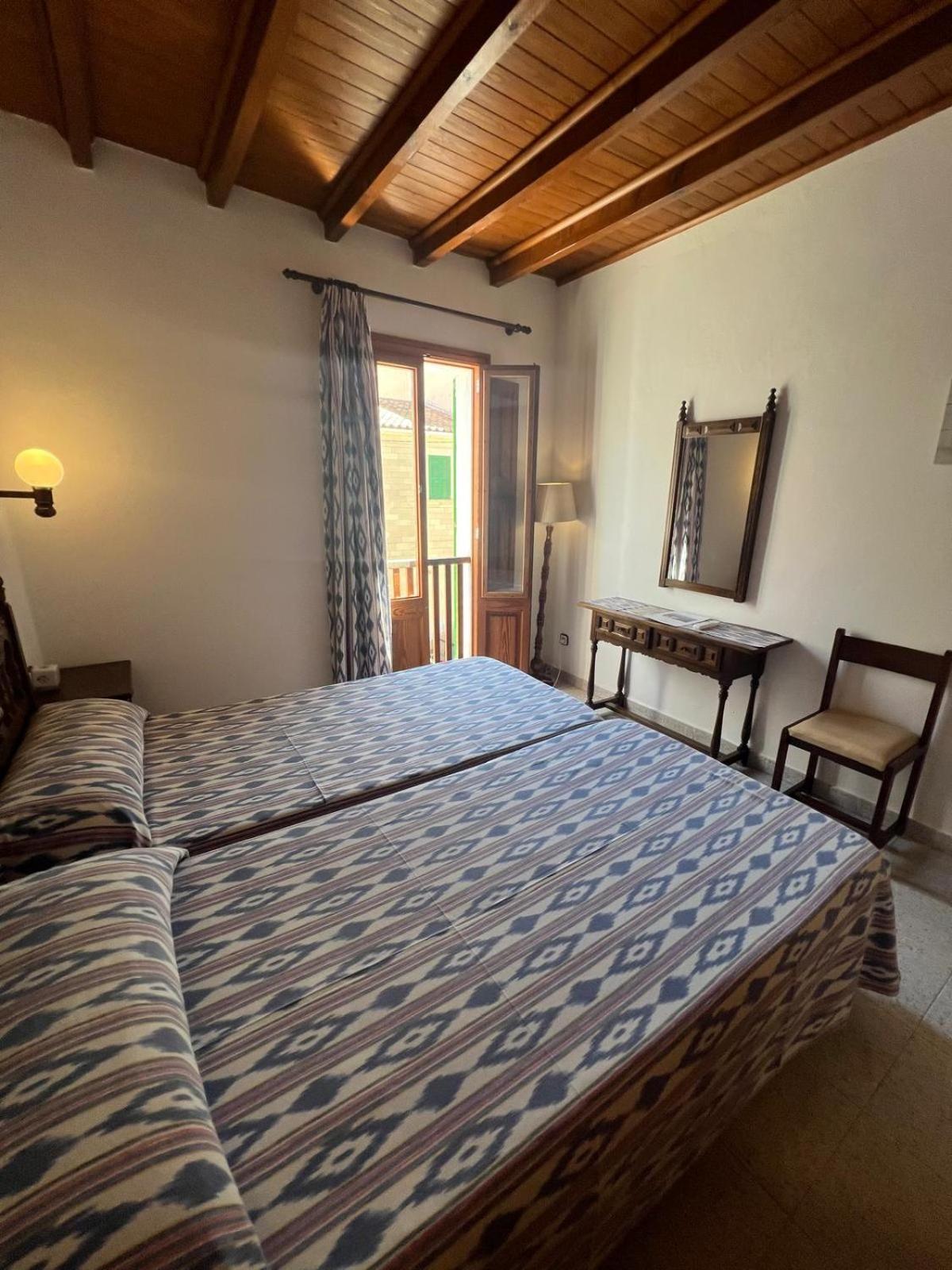 Hostal Restaurante Playa Colonia de Sant Jordi Buitenkant foto