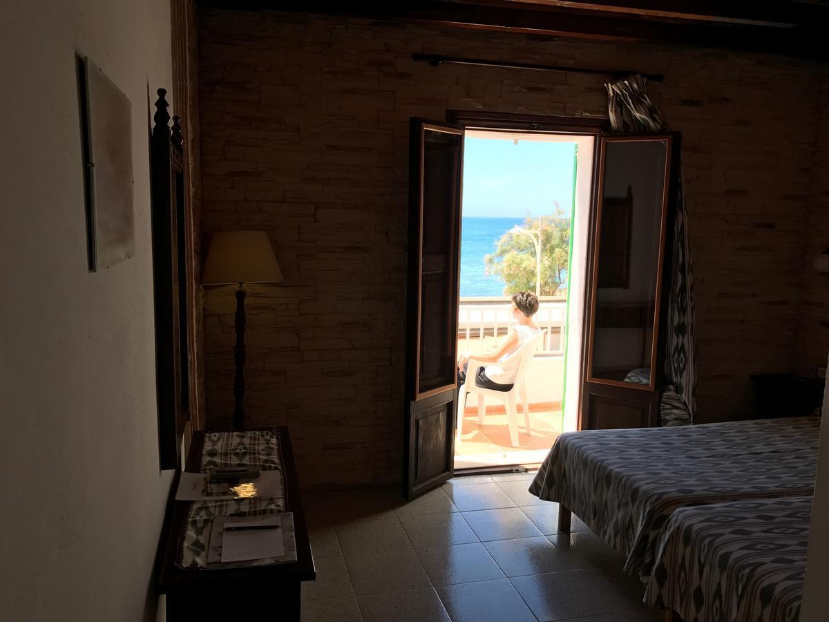 Hostal Restaurante Playa Colonia de Sant Jordi Buitenkant foto